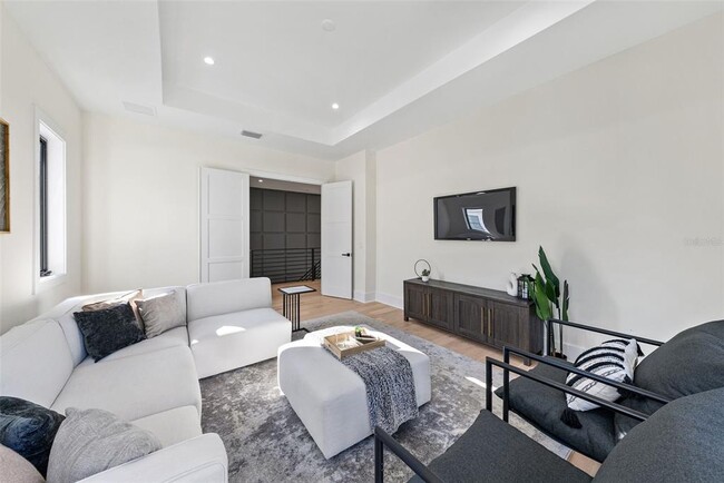 Building Photo - 2106 S Cortez Ave