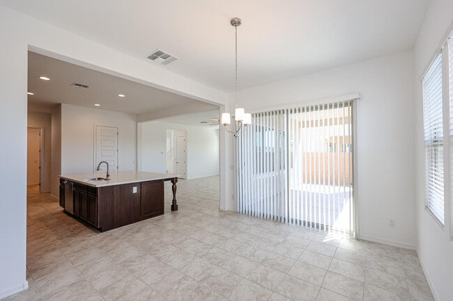 Building Photo - 7677 W Smoketree Dr