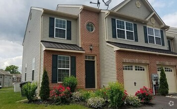 Building Photo - Spacious 3-Bedroom Townhome in Laurel Fiel...