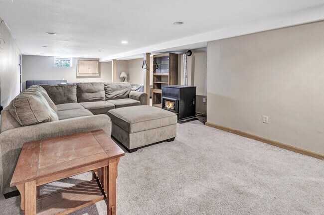 Building Photo - 15 Albert St