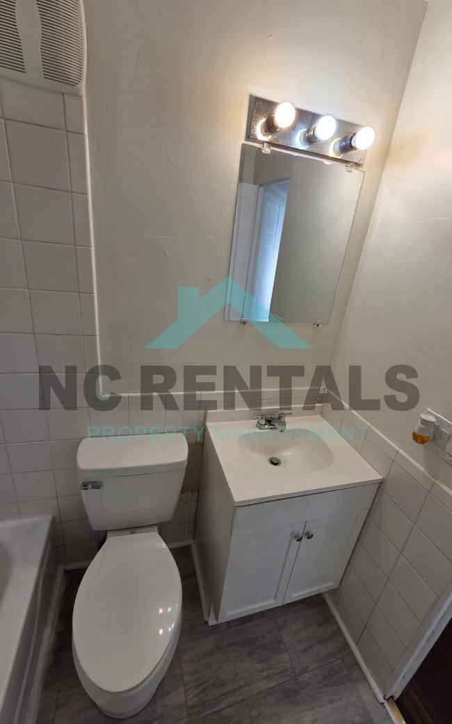 Building Photo - 1012 Nancy Ln SE