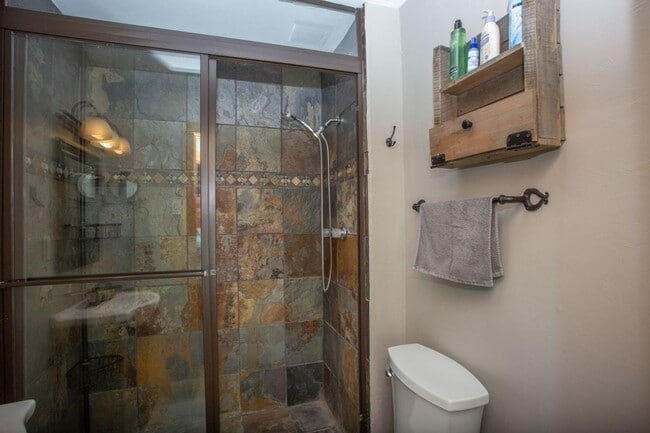 Building Photo - Flexible lease terms! Move in special! Stu...