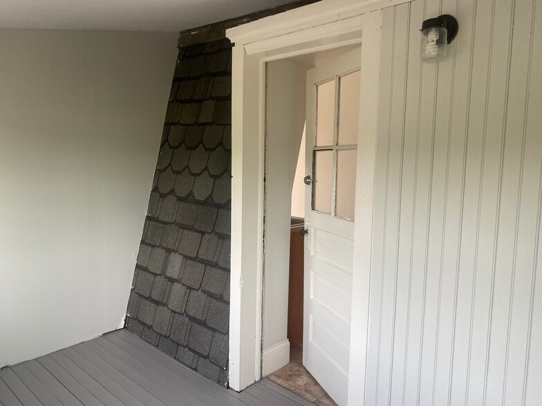 Building Photo - 1108 W 4th St