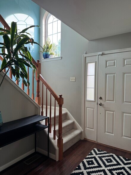 STAIRWAY - 1537 Abigail Ln