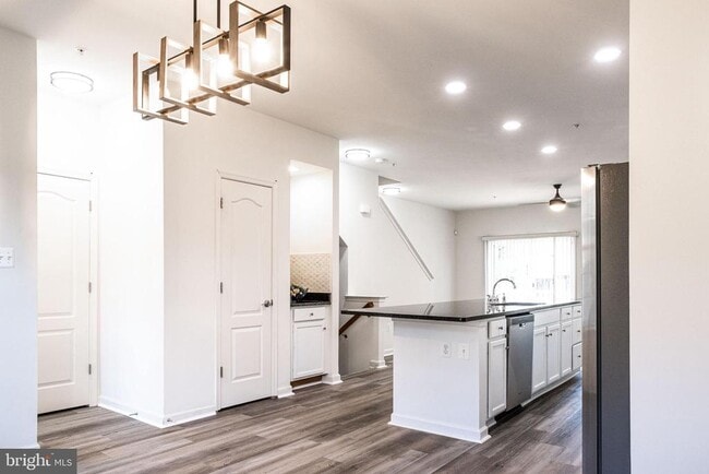 Building Photo - 3541 Woodlake Dr