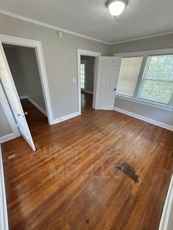 Building Photo - 5426 Harrison St