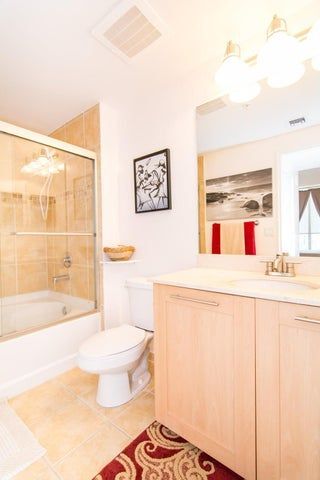 Building Photo - 511 SE 5 Ave