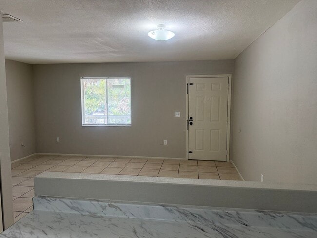 Building Photo - 931 33rd Ave W