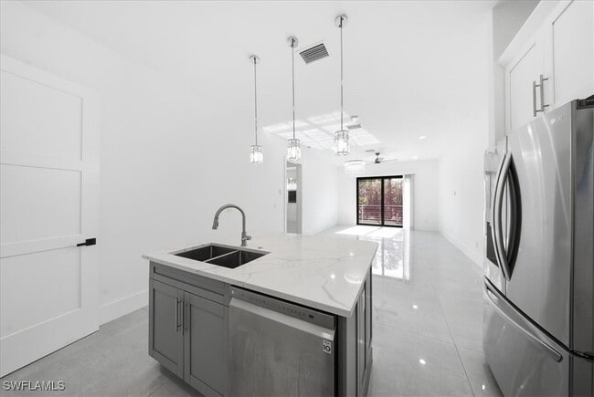 Building Photo - 3261 15th Ave SW