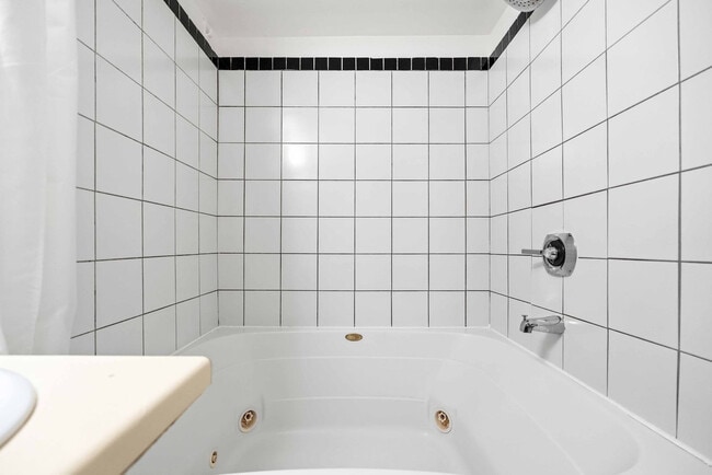 Building Photo - 402 W Dayton St