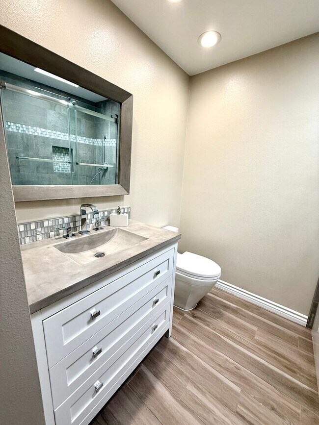 Building Photo - Coveted Highpoint Property