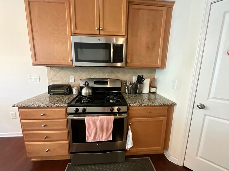 Building Photo - 747 Silver Stream Ln