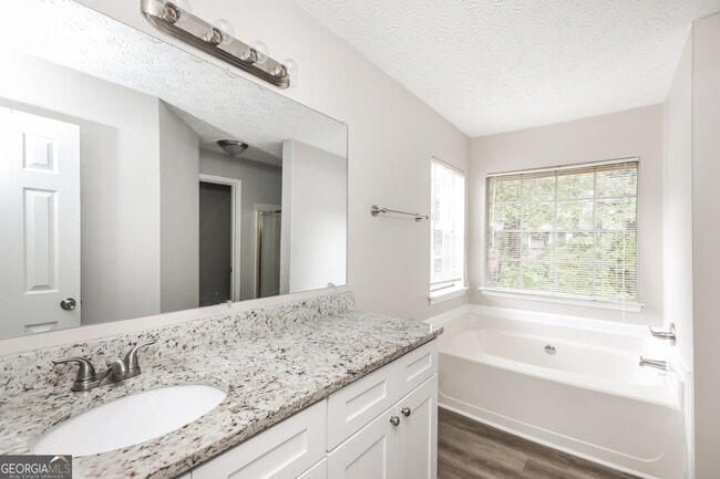 Building Photo - 8304 Beechwood Trce