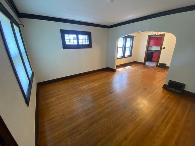 Building Photo - 2826 S 39th Ave