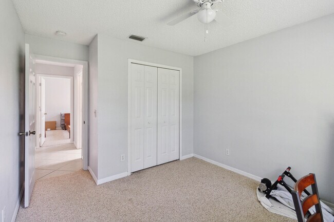 Building Photo - 1007 Jacaranda Cir