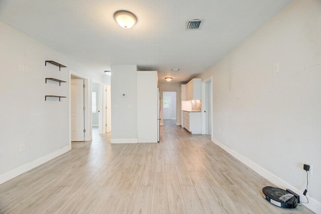 Building Photo - 2633 NE 16th Ave