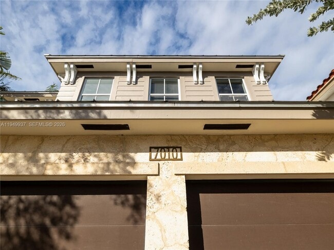 Building Photo - 7010 NW 106th Ave