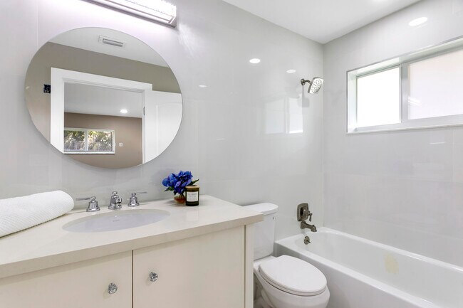 Building Photo - 5200 Club Rd