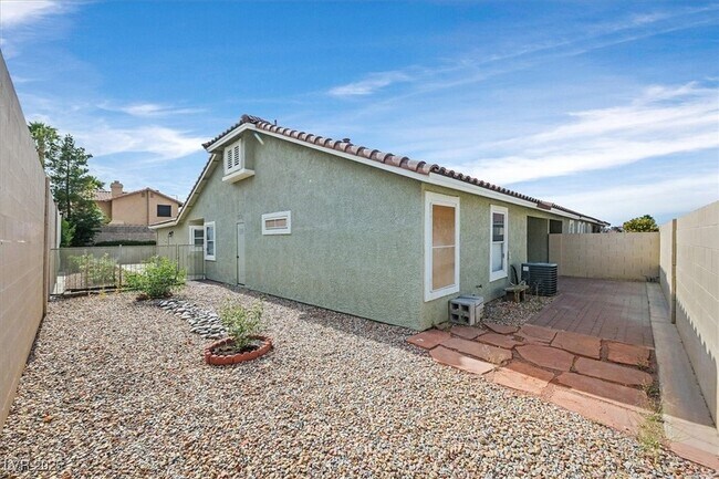 Building Photo - 100 Painted Valley St