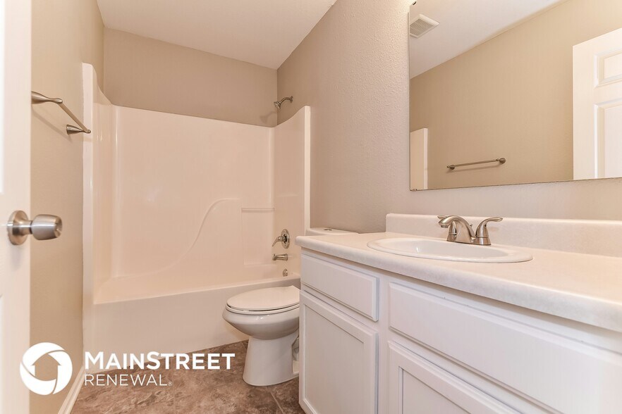 Building Photo - 1942 Mare Ave