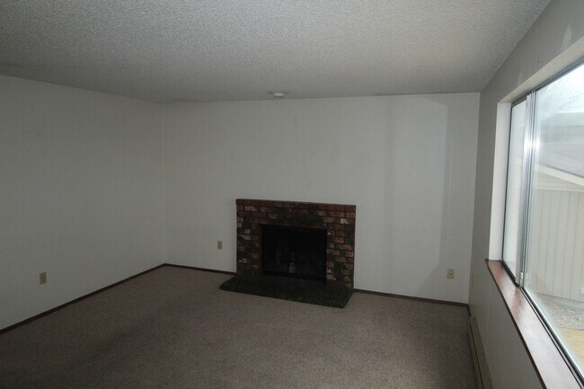 Building Photo - 6806 N Hamilton St