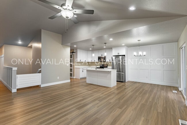 Building Photo - 4143 N Fairfield Dr