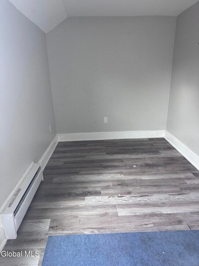 Building Photo - 10 Grace St