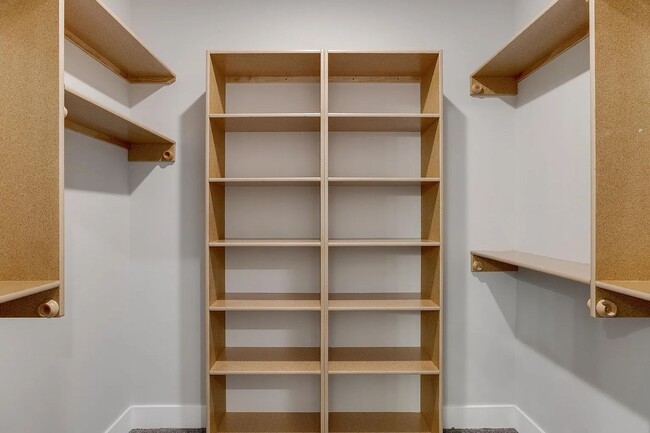 Building Photo - Single family home in west wichita which i...