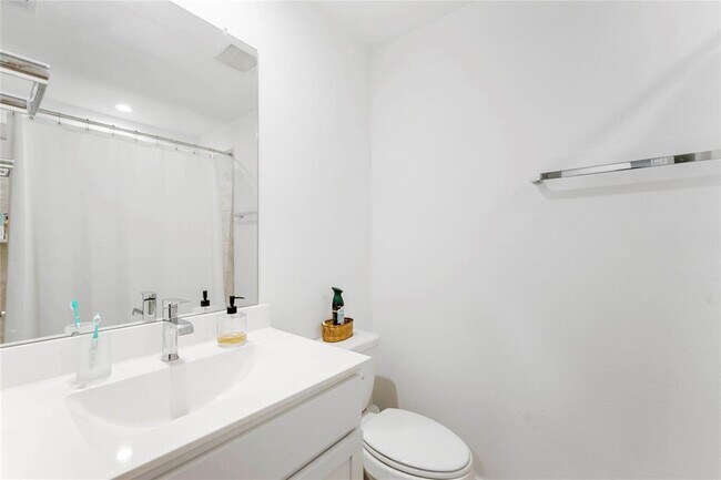 Building Photo - 31710 Carlisle Cv Ct