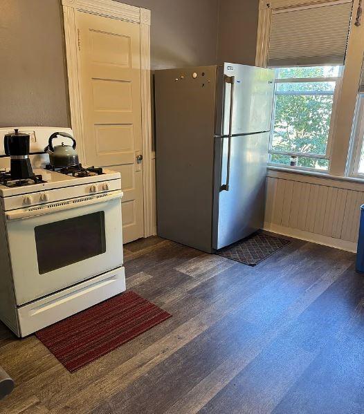 Building Photo - 221 Cole Ave