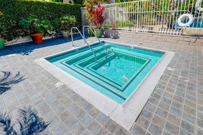 Building Photo - 8540 Via Mallorca Via