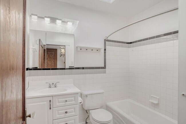 Building Photo - Wash Park Duplex Available Immediately