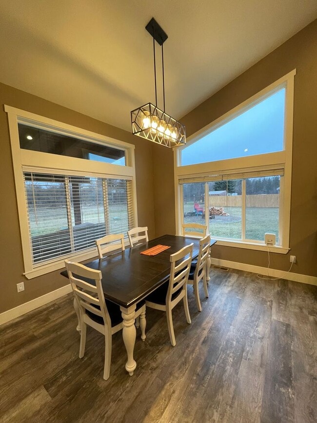 Building Photo - Beautiful Pet Friendly Home