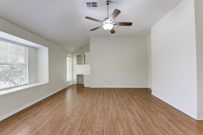 Building Photo - 29419 Fox River Dr
