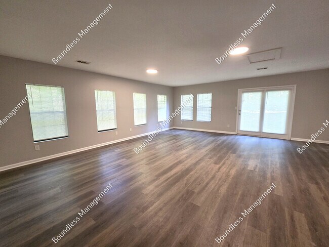 Building Photo - 5183 Suggs St