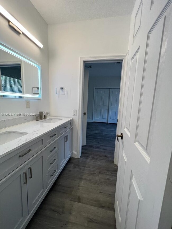 Building Photo - 1971 Harbor View Cir