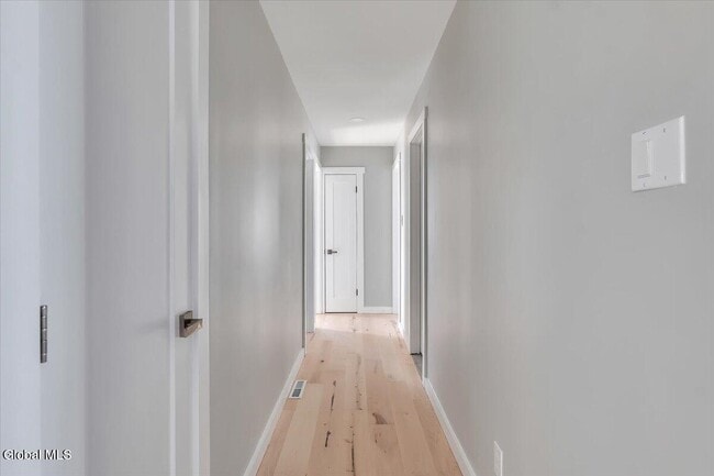 Building Photo - 257 W Circular St