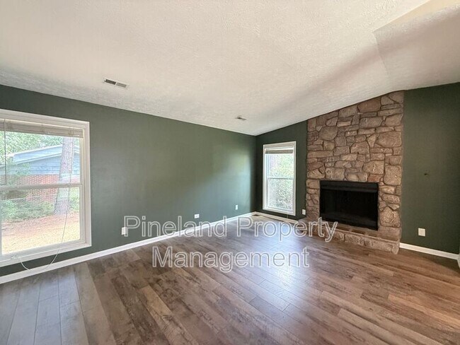 Building Photo - 890 Bridgette St