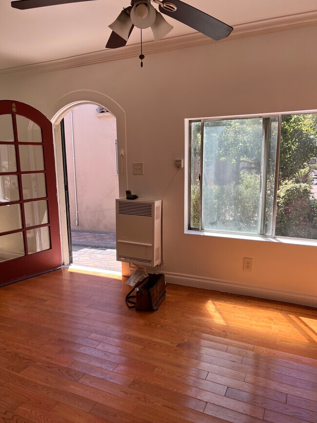 Primary Photo - 940 N Serrano Ave