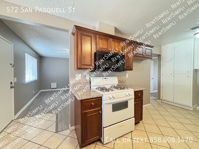Building Photo - 572 San Pasquel St