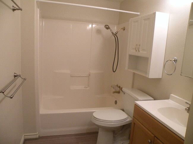 Building Photo - 820 Tangle Oaks Dr