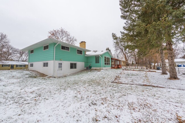 Building Photo - Great Roseville Home, Moundsview Schools, ...