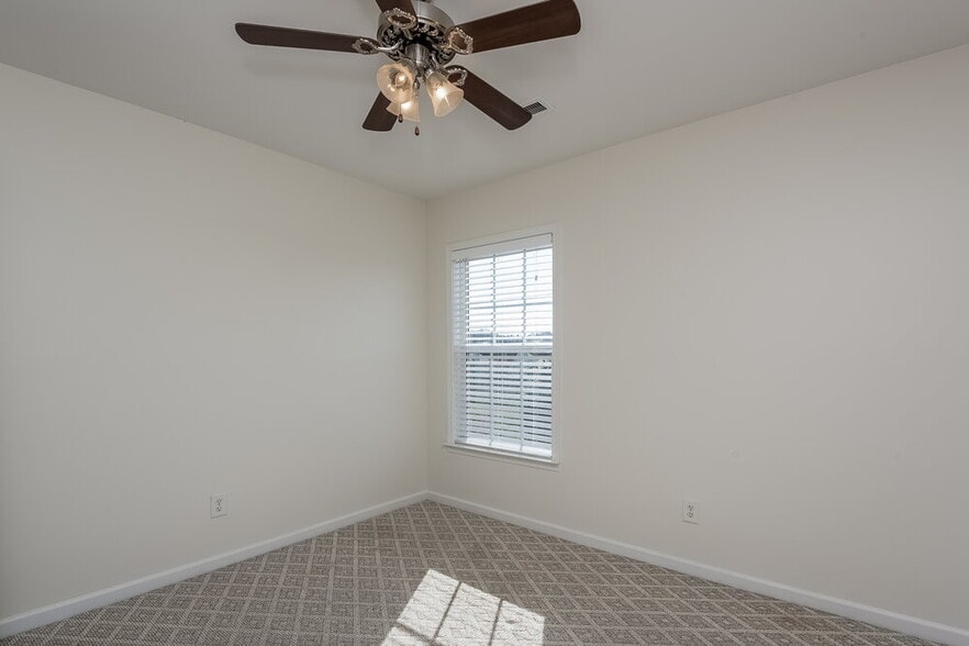 Building Photo - 5010 Stowe Derby Dr