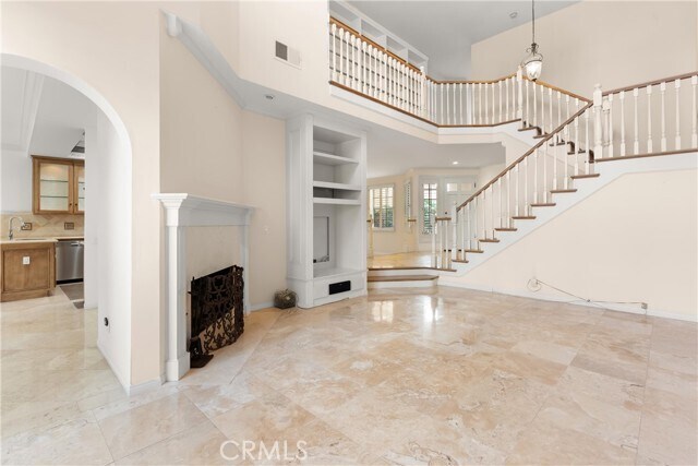 Building Photo - 6121 Greenbrier Dr