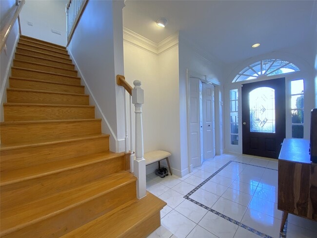 Building Photo - 2506 Van Buren St