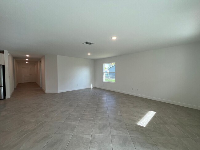 Building Photo - Annual Rental in Port St Lucie