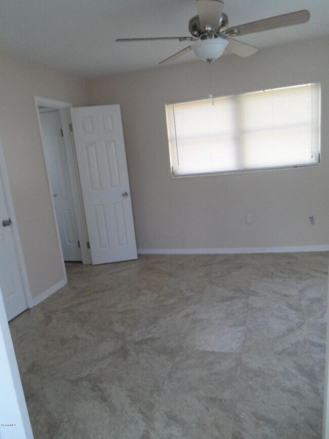 Building Photo - 145 E Alachua Ln