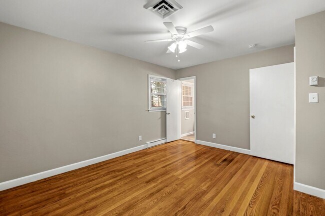 Building Photo - 3905 Waterton Rd