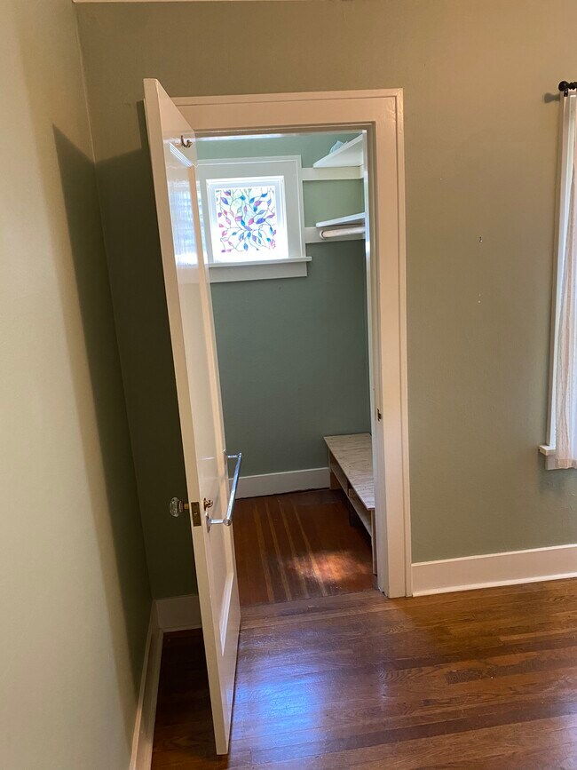 Building Photo - 7405 N Burrage Ave