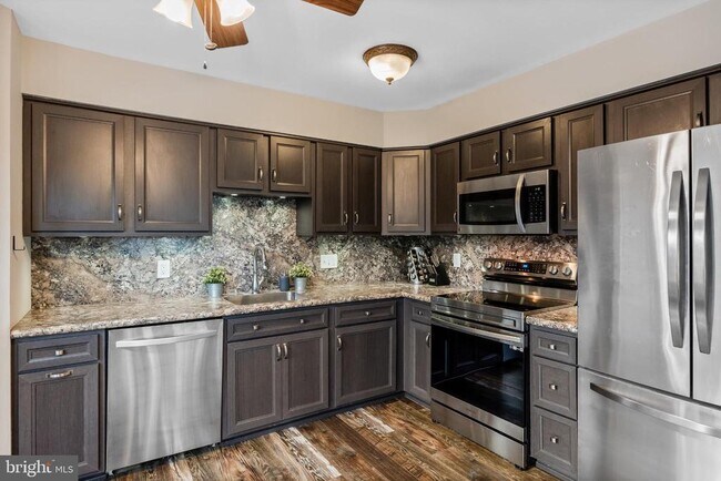 Building Photo - 44 Burgundy Dr